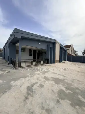 5bdrm House in Community 18 Area, Spintex for rent