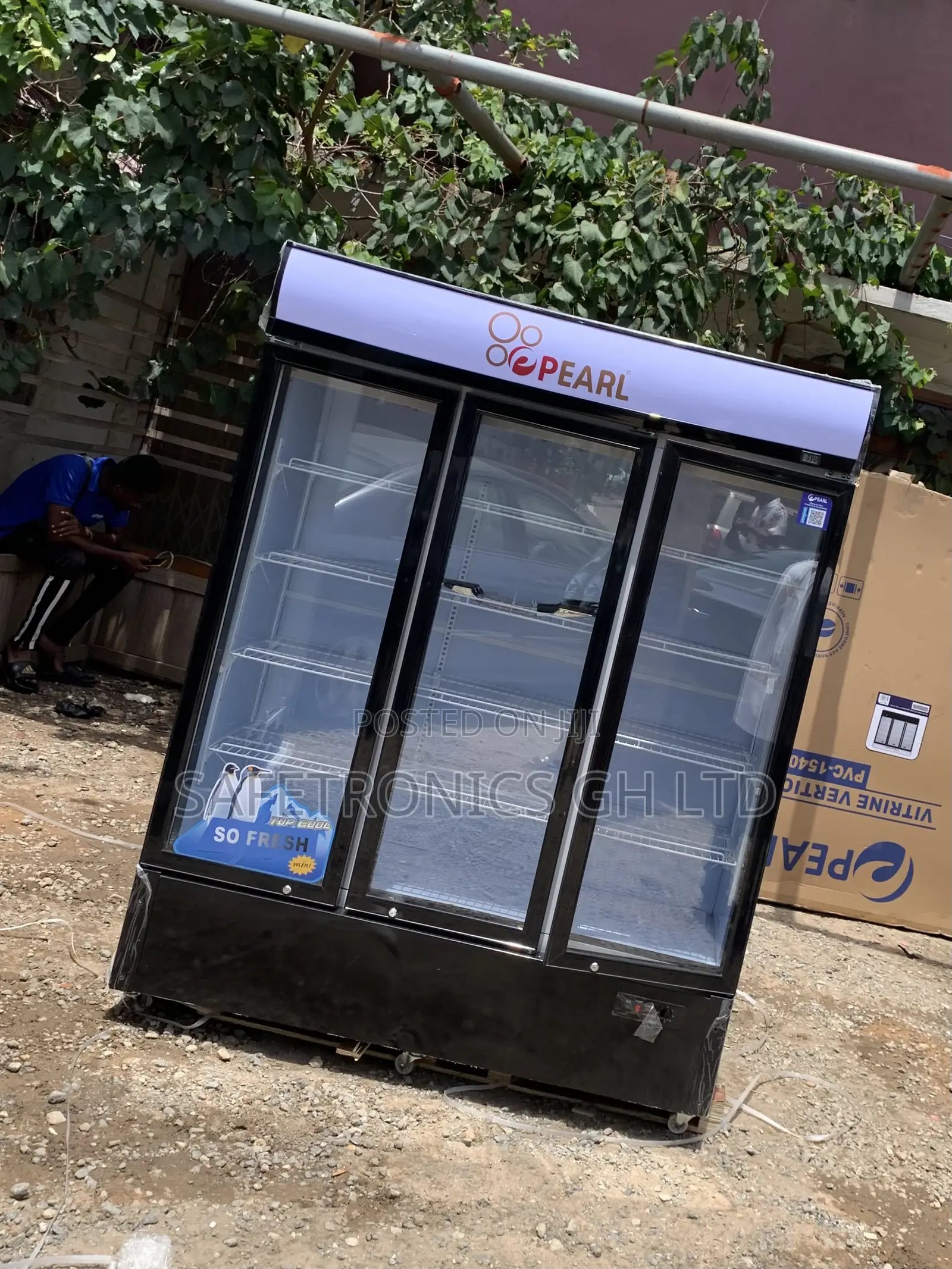 Energy Saving PVC-150 950l Pearl 3-Door Glass Display Fridge.