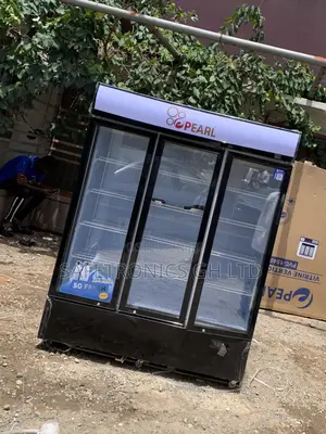 Energy Saving PVC-150 950l Pearl 3-Door Glass Display Fridge.