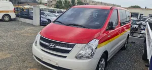 Hyundai Starex 2015 Red