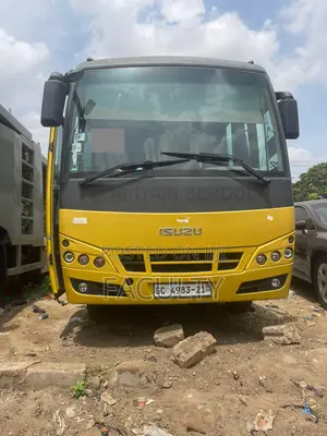 Isuzu Como 2012 Yellow