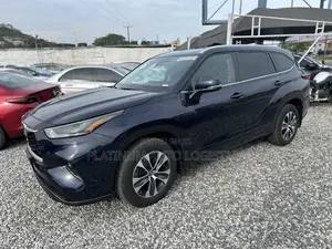 Toyota Highlander XLE 2022 Blue