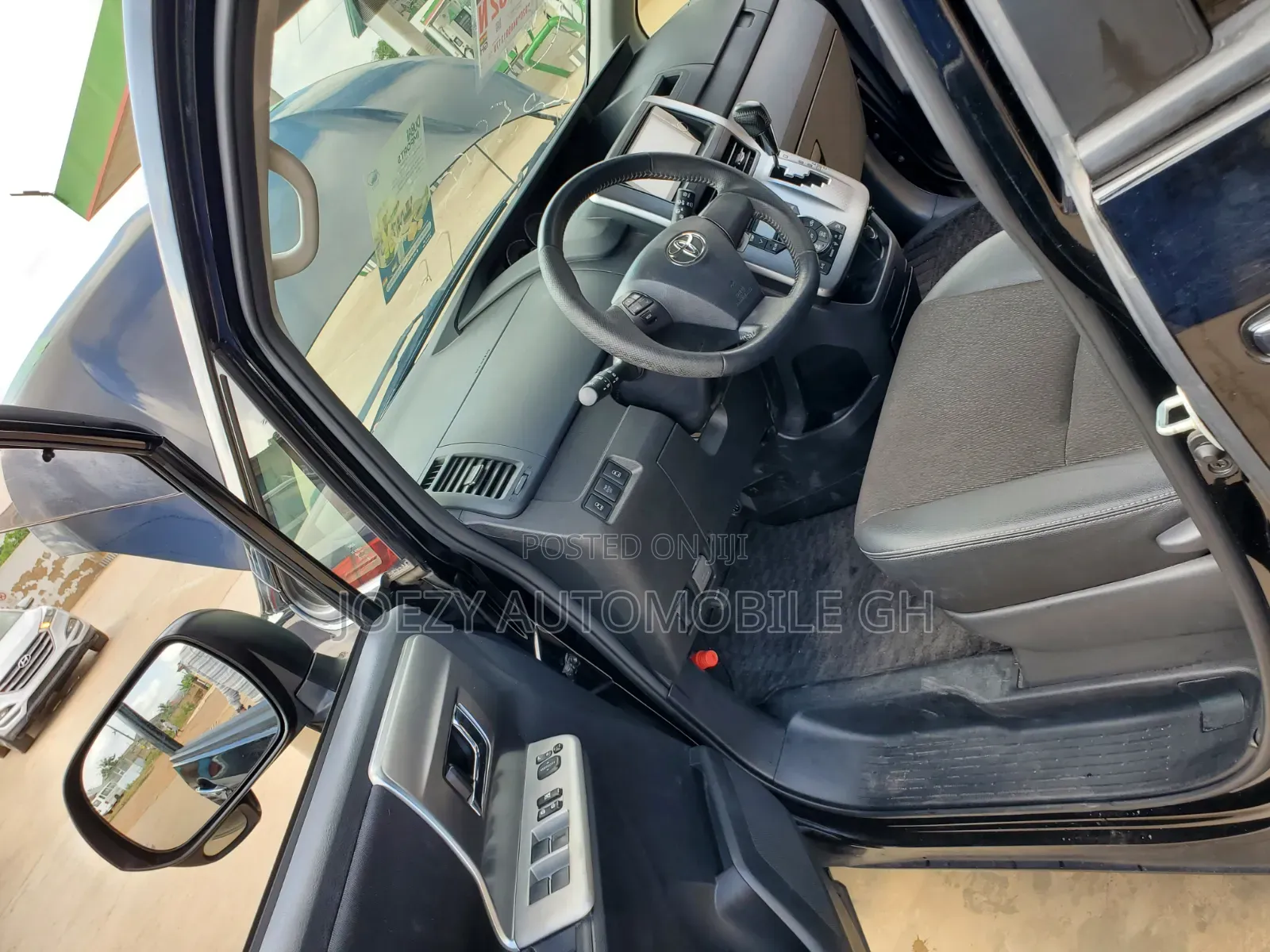 Toyota Voxy 2013 Black
