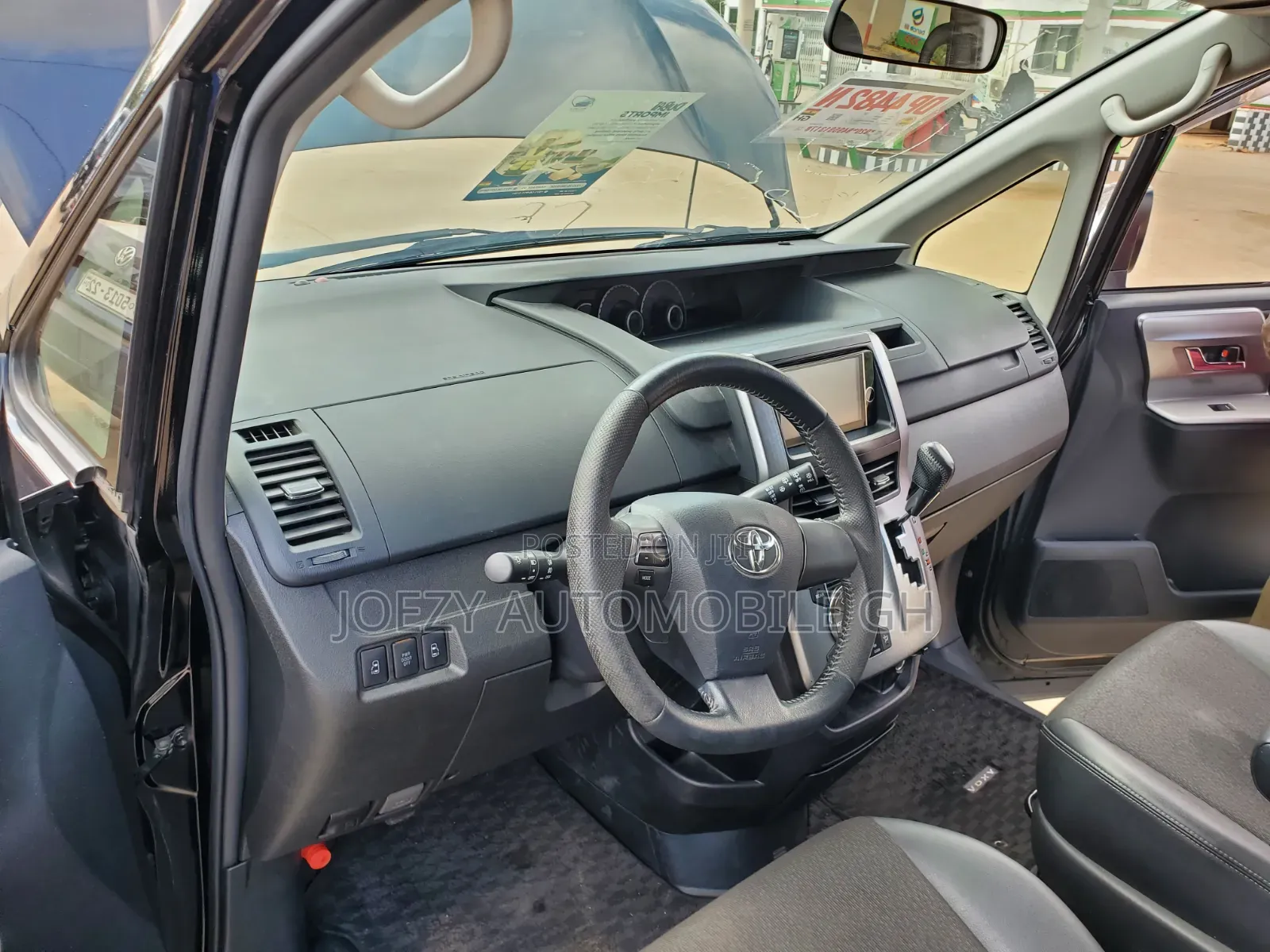 Toyota Voxy 2013 Black
