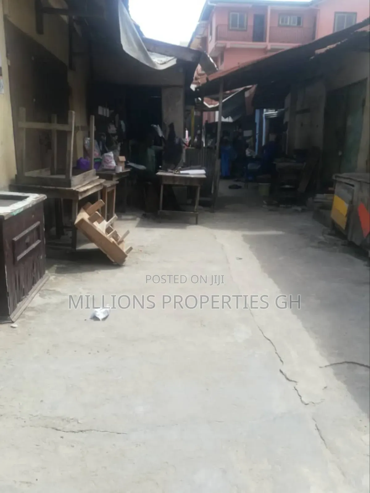 1acre Land 4sale Kumasi Adum