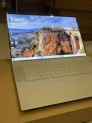 New Laptop Dell XPS 15 16GB Intel Core Ultra 7 SSD 512GB