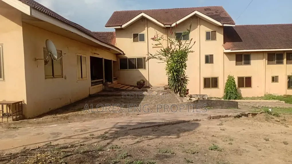 14bdrm House in $2.5 M, Adjiringano, Ability for sale