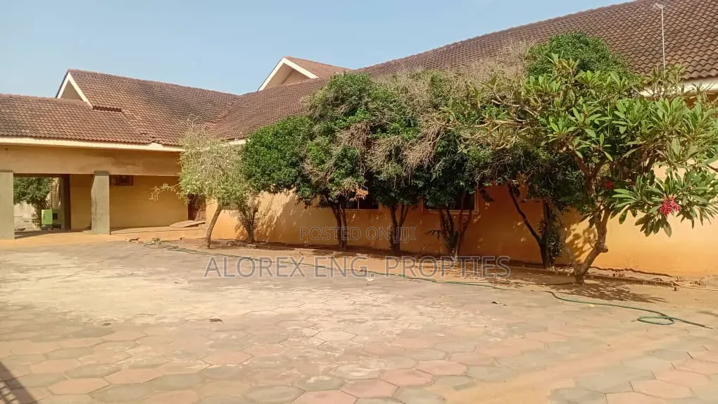 14bdrm House in $2.5 M, Adjiringano, Ability for sale