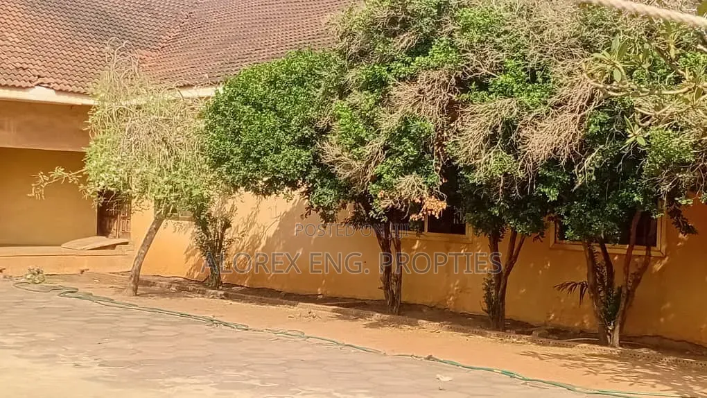 14bdrm House in $2.5 M, Adjiringano, Ability for sale