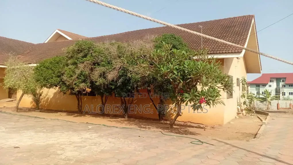 14bdrm House in $2.5 M, Adjiringano, Ability for sale