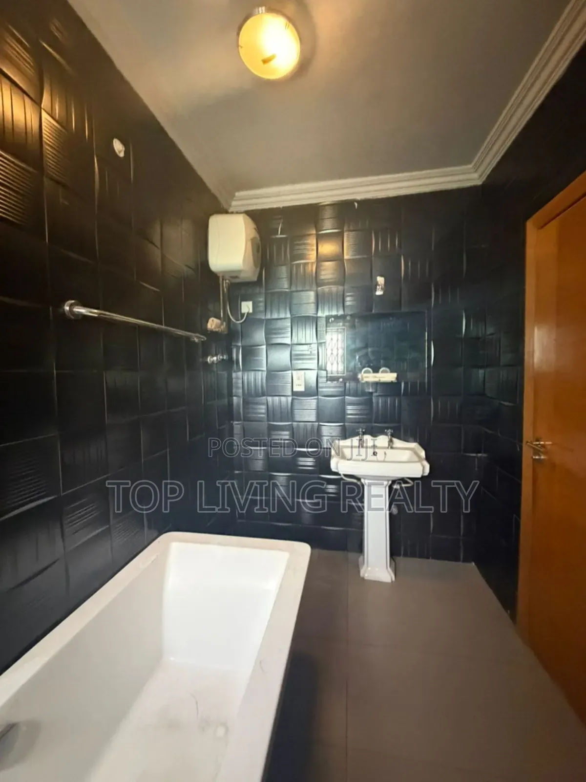 2bdrm Apartment in West Trassaco, East Legon for rent
