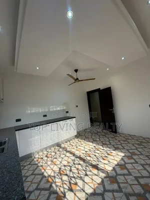 4bdrm Apartment in Nanakrom, Nmai-Dzorn for rent