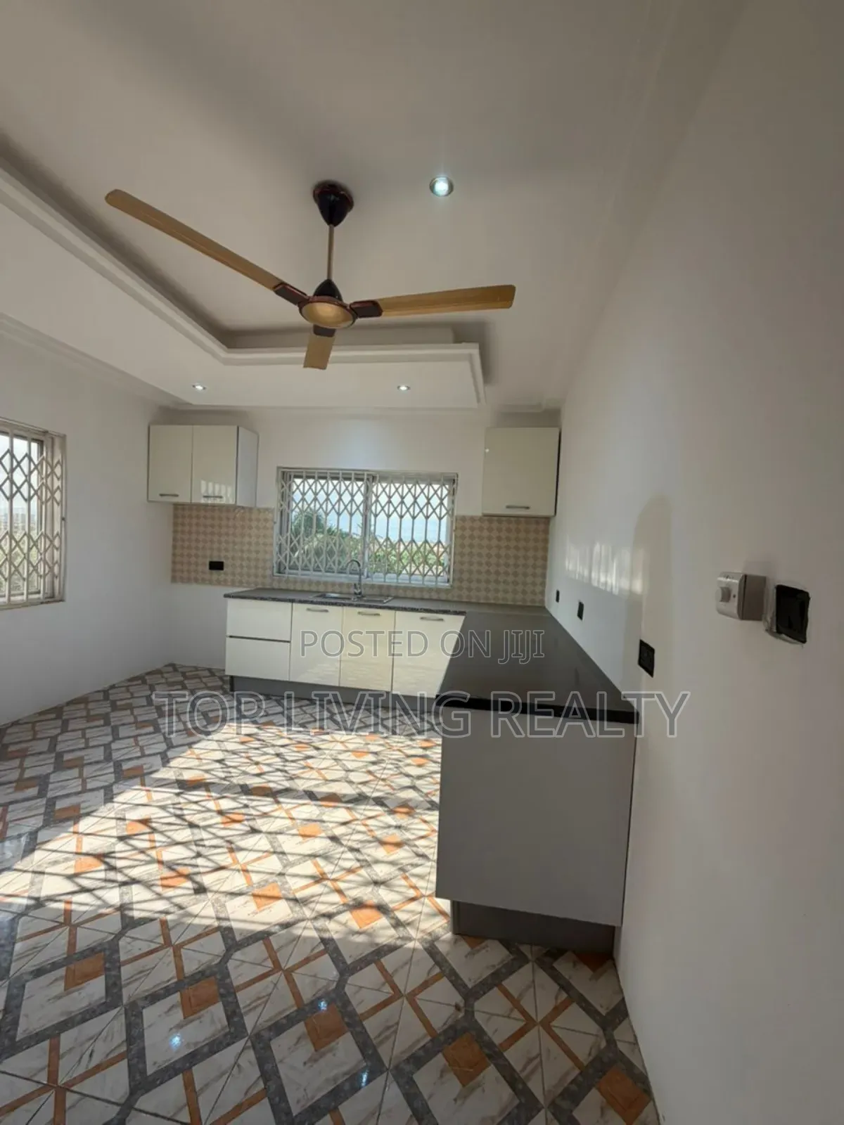 4bdrm Apartment in Nanakrom, Nmai-Dzorn for rent