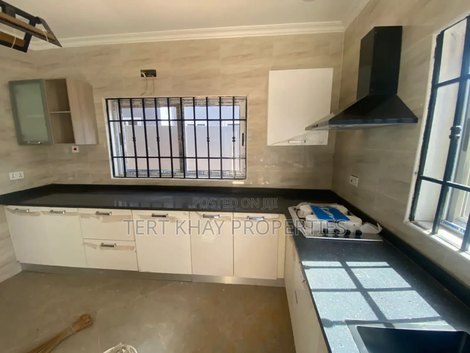 5bdrm House in Little Roses for rent