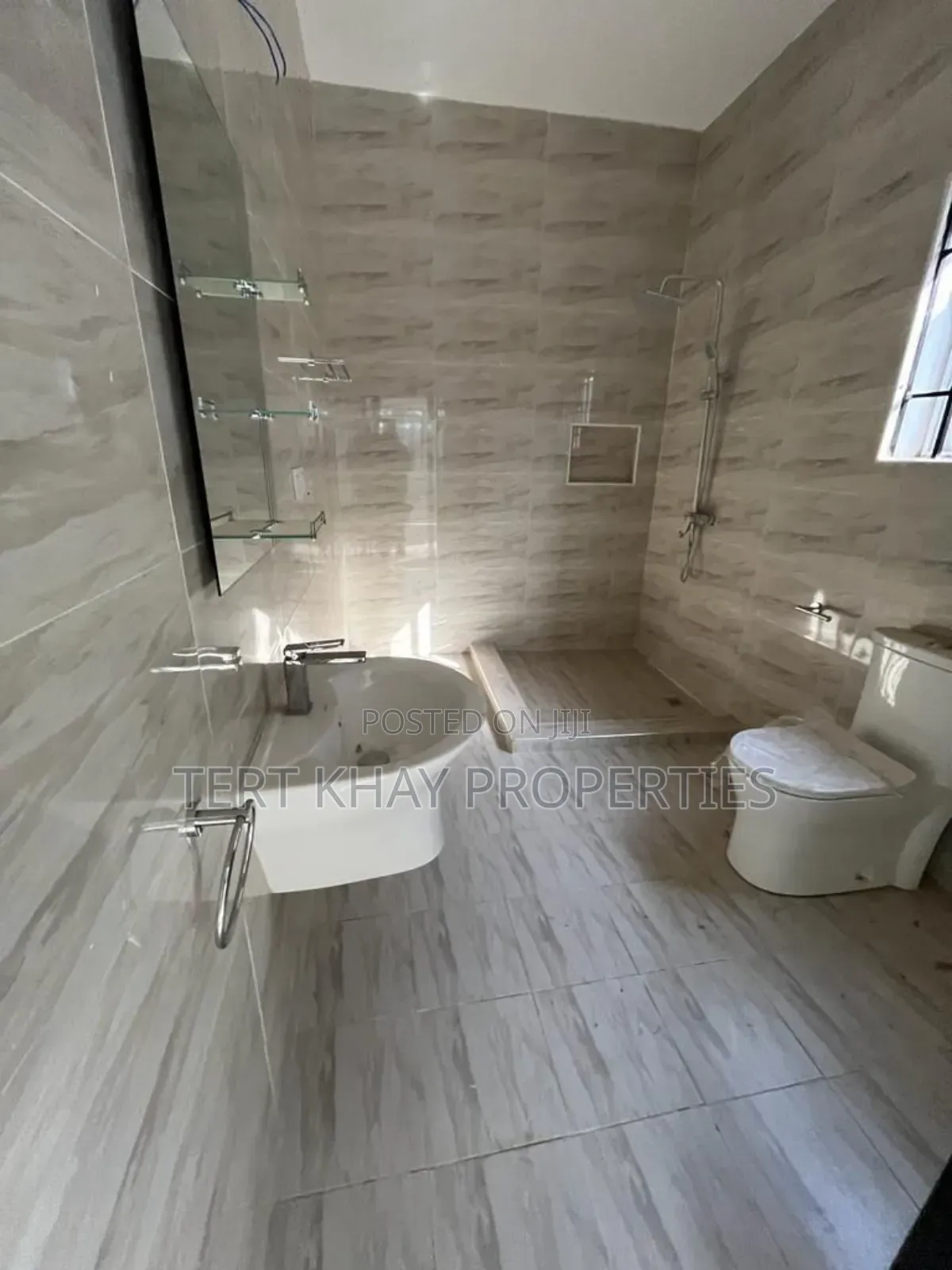 5bdrm House in Little Roses for rent