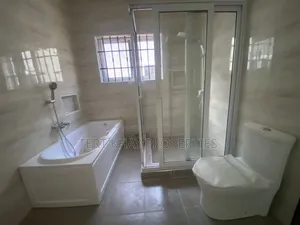 5bdrm House in Little Roses for rent