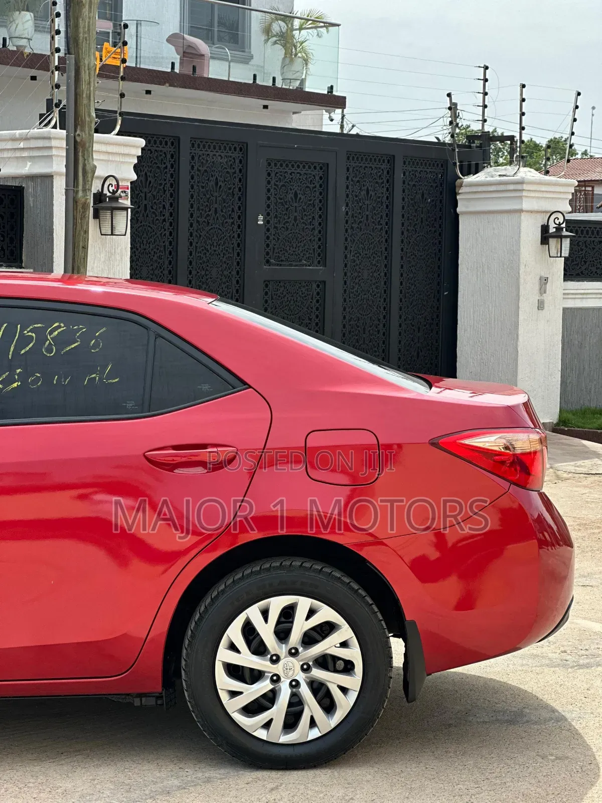 Toyota Corolla LE ECO w/Package 1 4dr Sedan (1.8L 4cyl CVT) 2017 Red