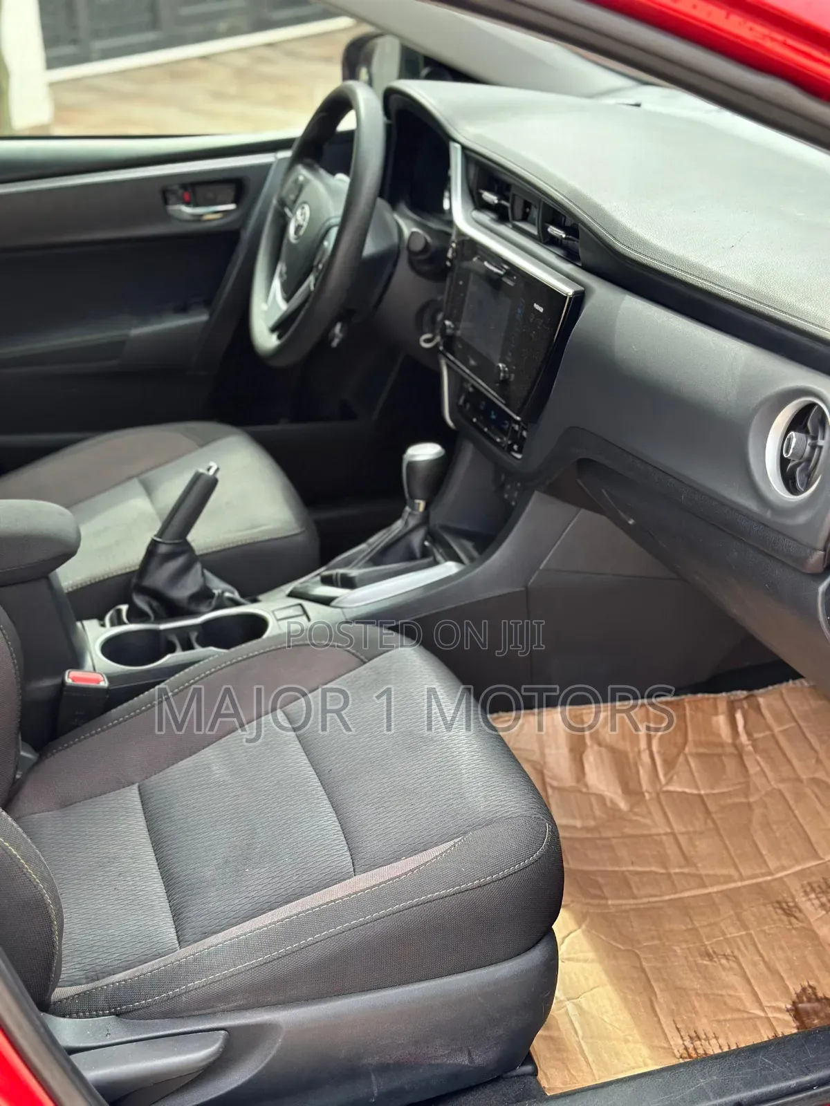 Toyota Corolla LE ECO w/Package 1 4dr Sedan (1.8L 4cyl CVT) 2017 Red