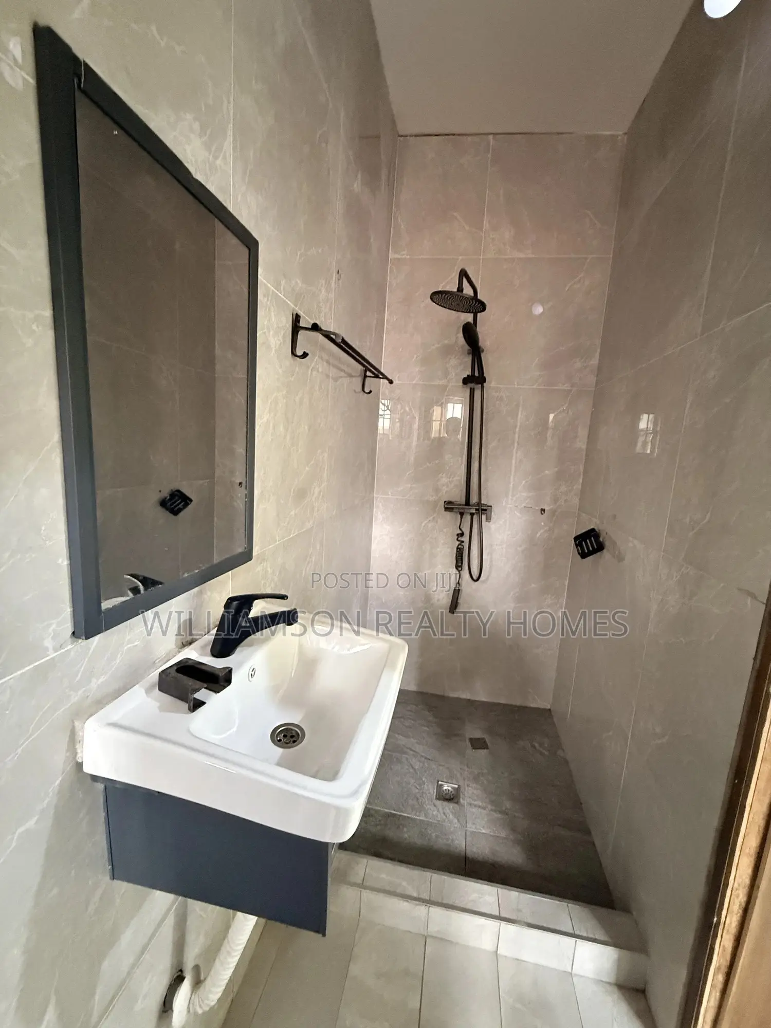 3bdrm Apartment in Hfc Estate Area, Spintex for rent