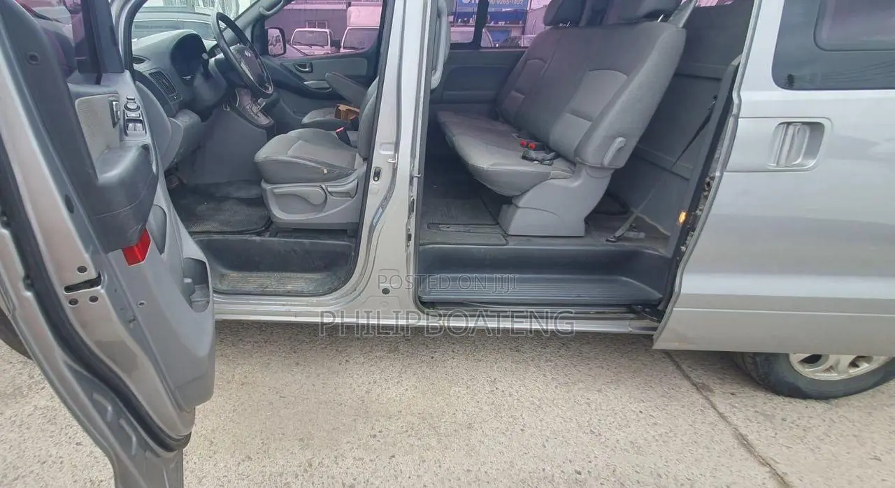 Hyundai H1 2016 Silver