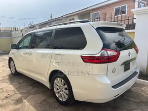 Toyota Sienna 2015 Pearl