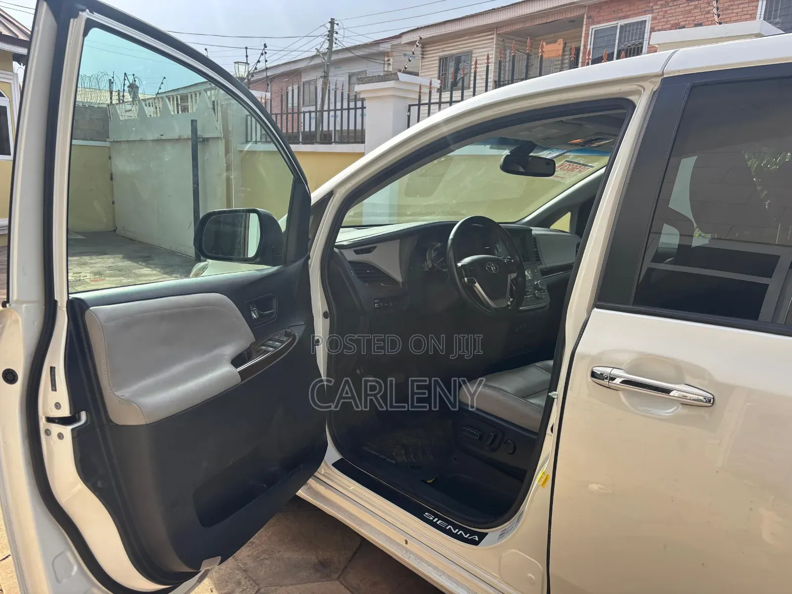 Toyota Sienna 2015 Pearl