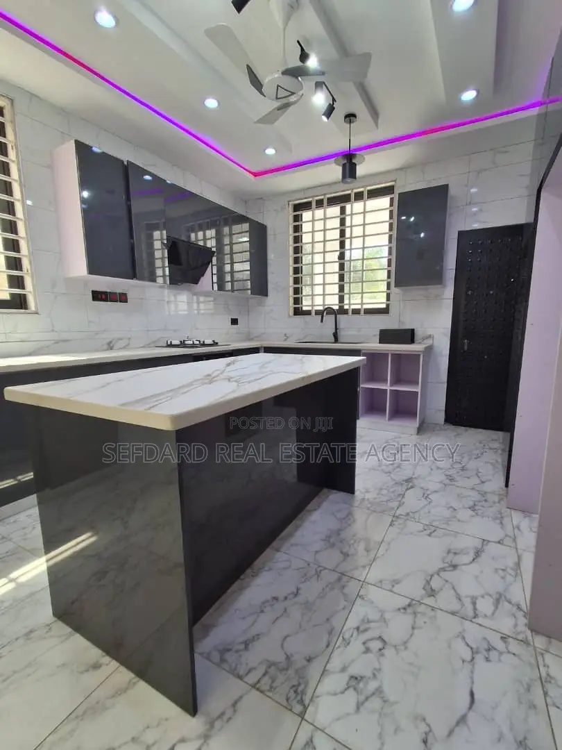 4bdrm Duplex in Sefdard Properties, Haatso for sale