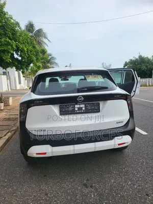 Nissan Kicks SV AWD 2025 White