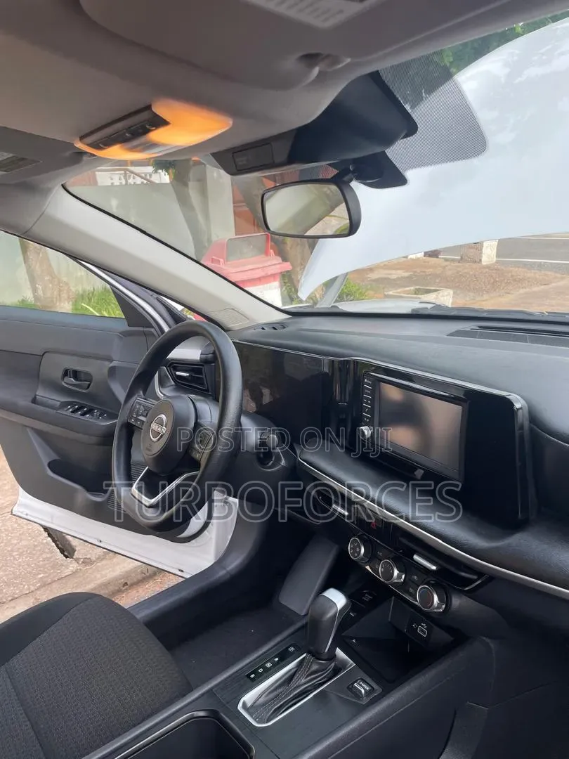 Nissan Kicks SV AWD 2025 White