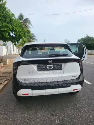 Nissan Kicks SV AWD 2025 White