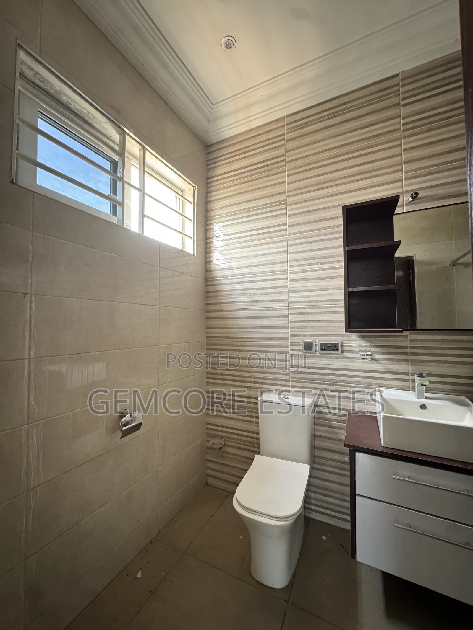 2bdrm Apartment in Trasacco, Adjiriganor for rent