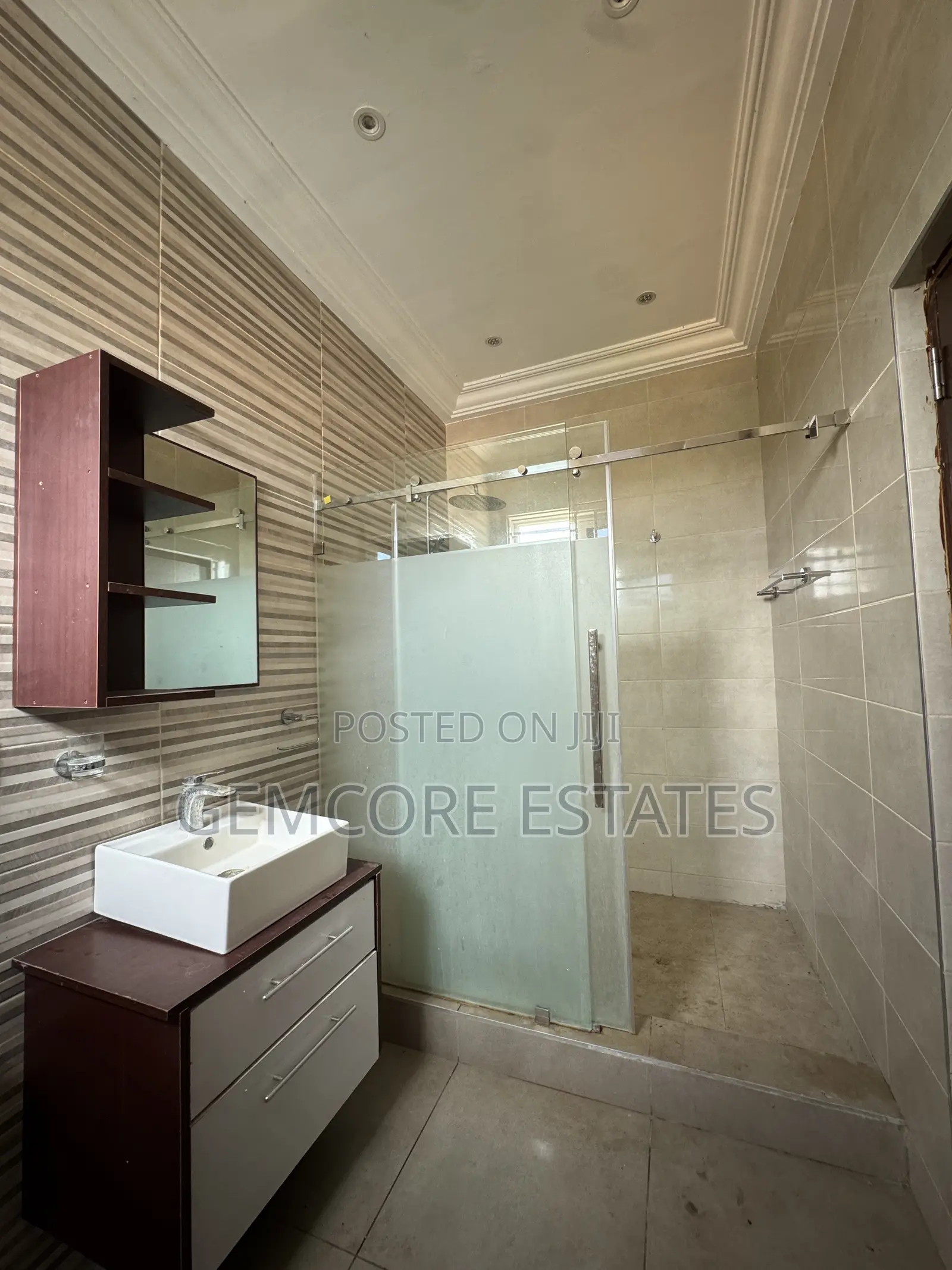2bdrm Apartment in Trasacco, Adjiriganor for rent