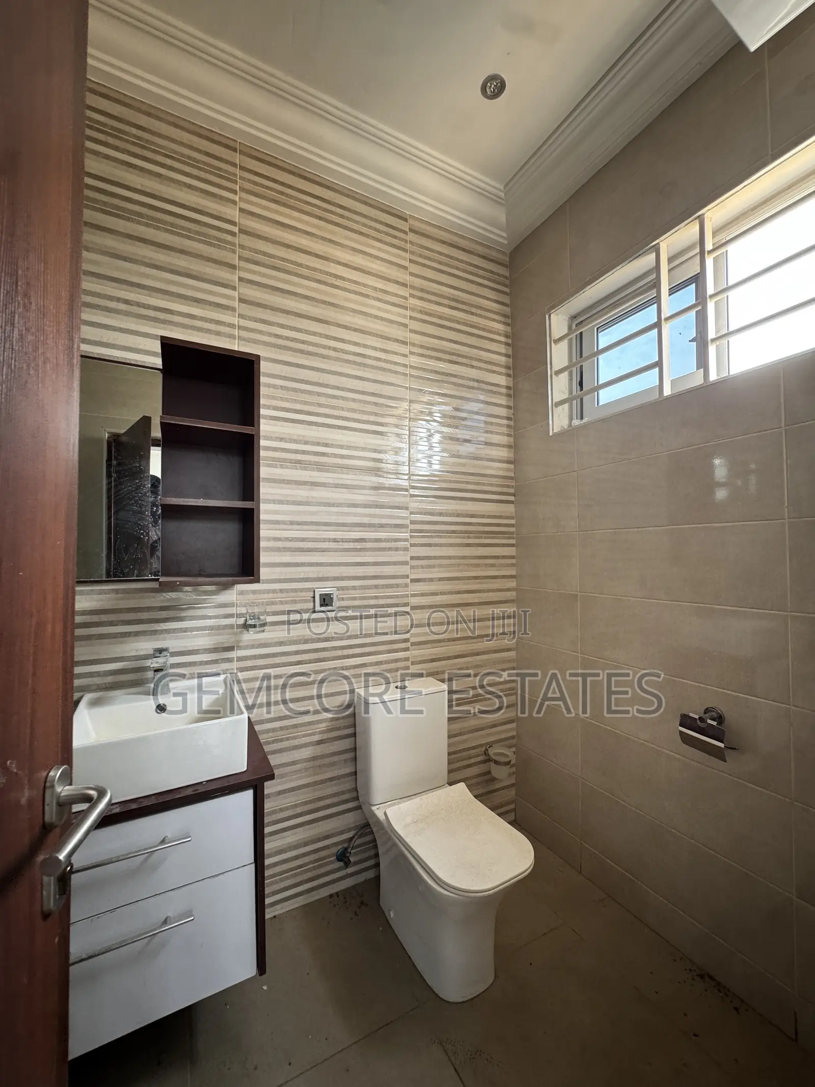 2bdrm Apartment in Trasacco, Adjiriganor for rent