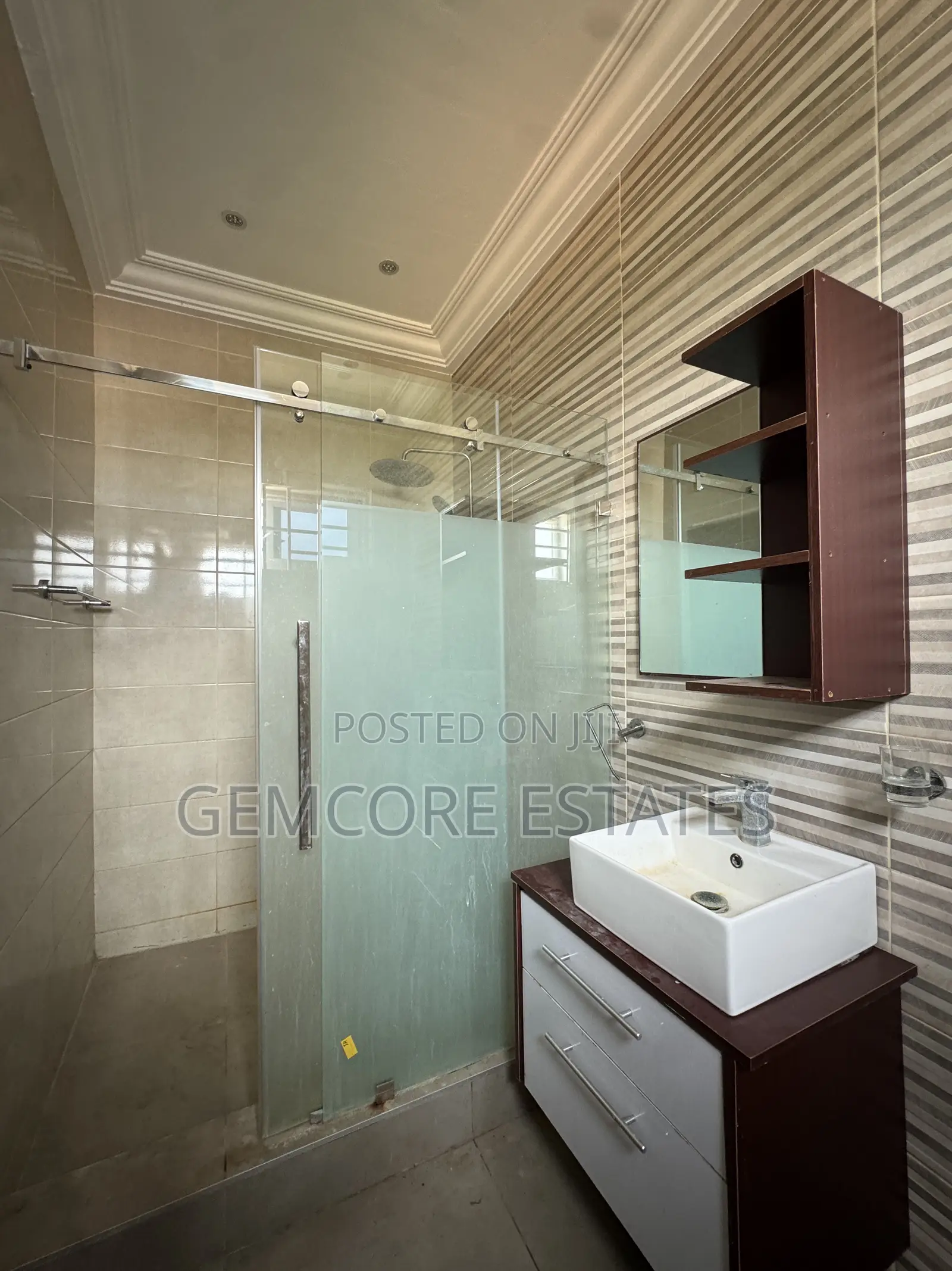 2bdrm Apartment in Trasacco, Adjiriganor for rent