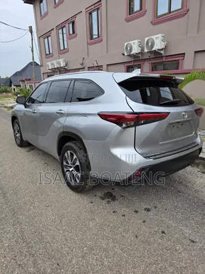 Toyota Highlander 2022 Silver