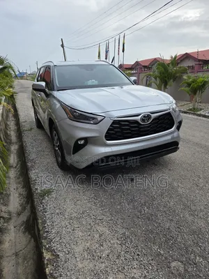 Toyota Highlander 2022 Silver