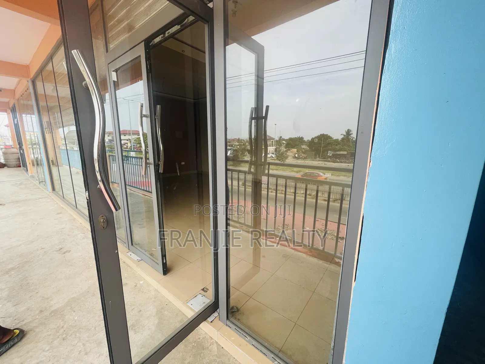 Shop/Office Space for Rent at Awoshie