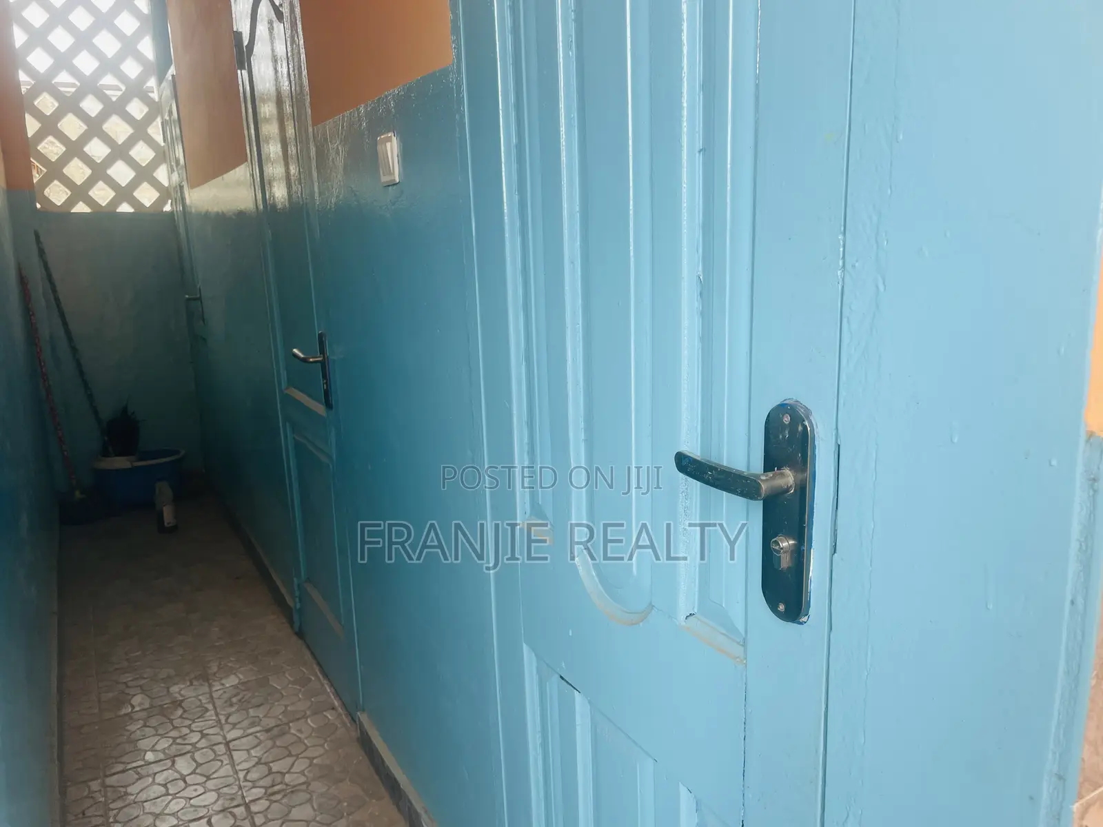 Shop/Office Space for Rent at Awoshie