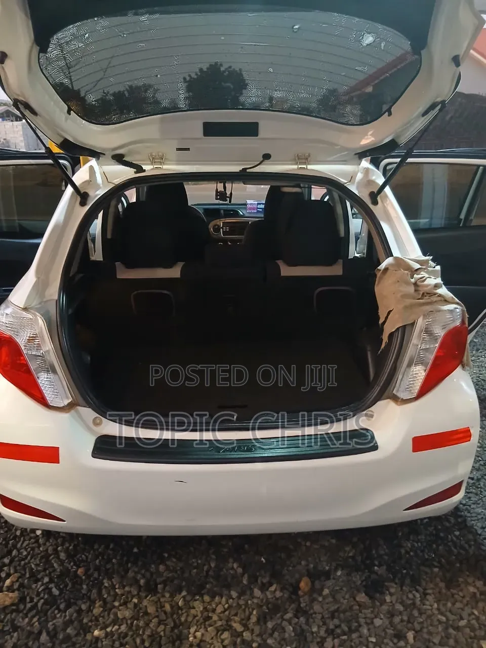 Toyota Yaris LE Hatchback 5dr 2013 White