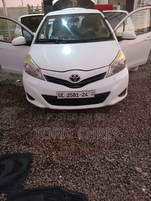 Toyota Yaris LE Hatchback 5dr 2013 White