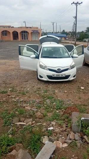Toyota Yaris LE Hatchback 5dr 2013 White