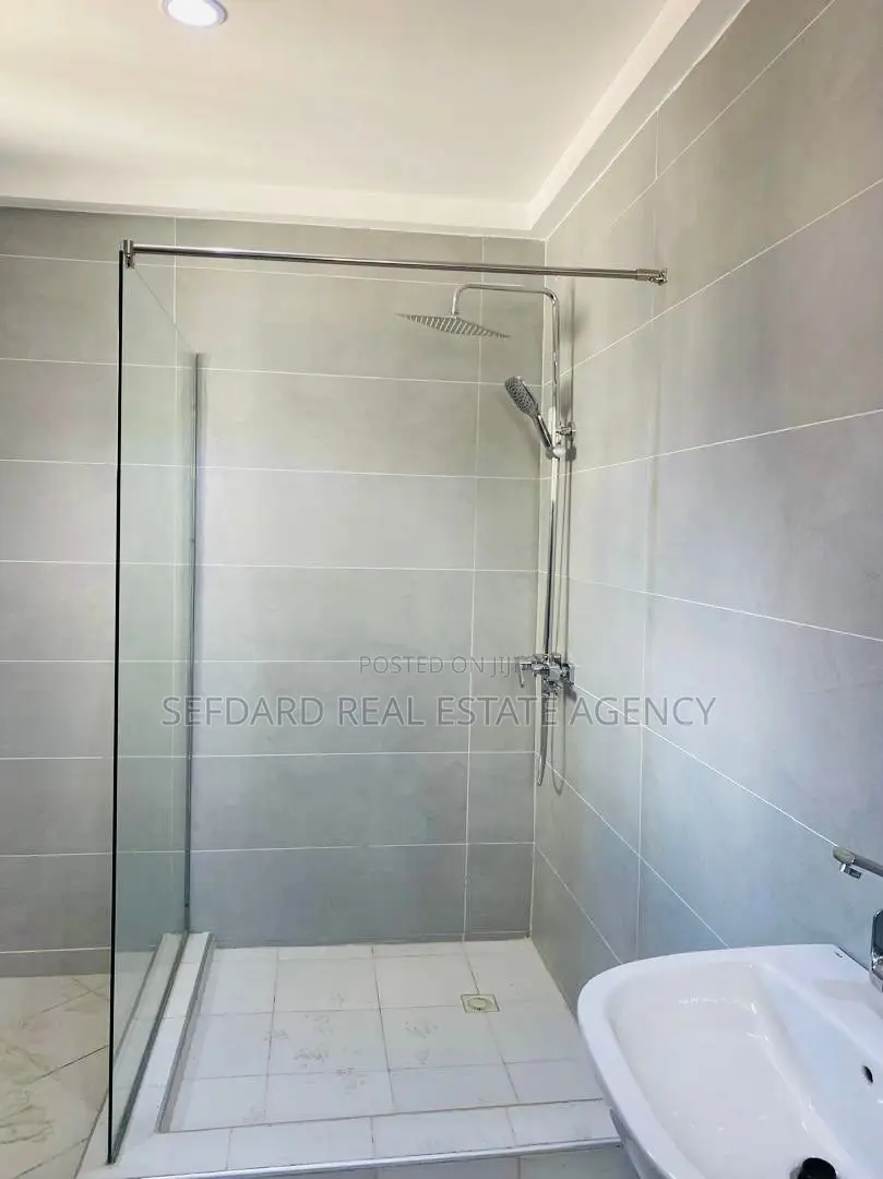 4bdrm Duplex in Sefdard Properties, Achimota for sale