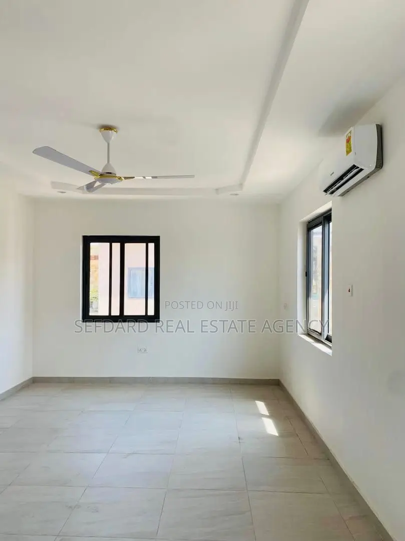 4bdrm Duplex in Sefdard Properties, Achimota for sale