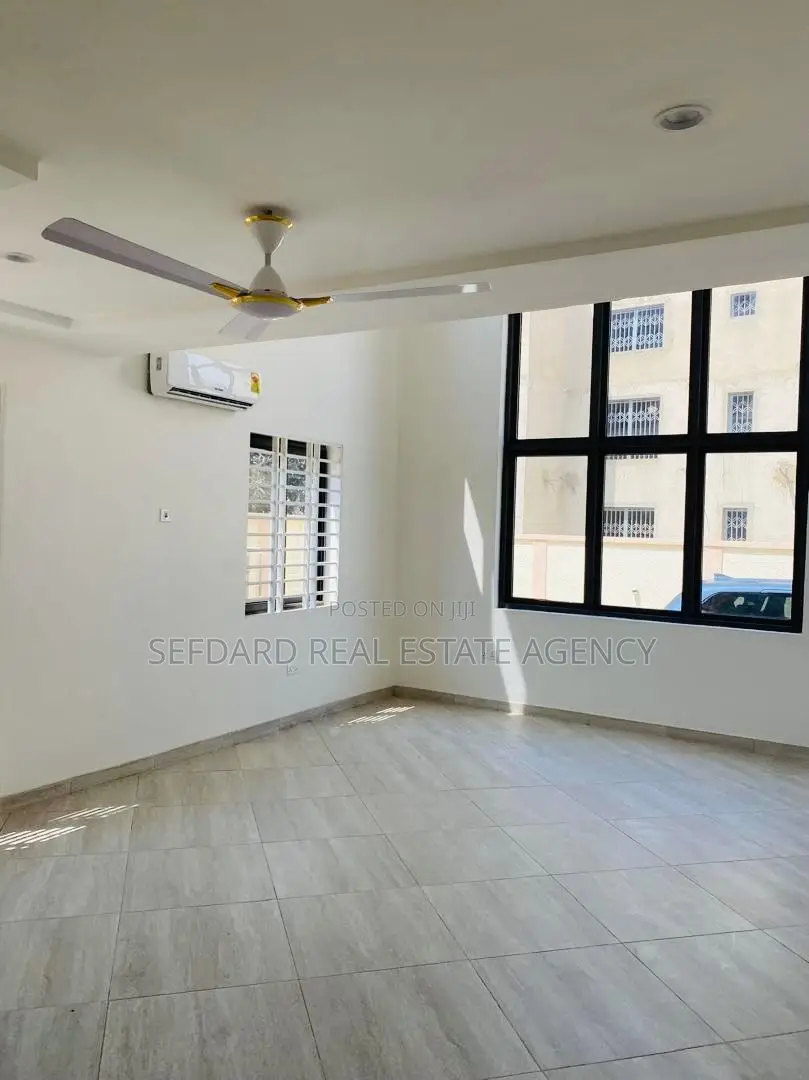 4bdrm Duplex in Sefdard Properties, Achimota for sale