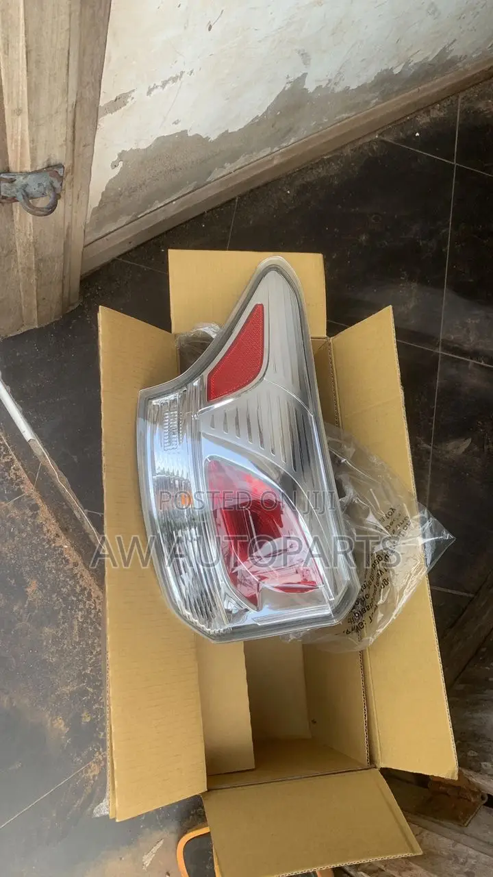 Mitsubishi Outlander 2014-205 Taillight Ledt