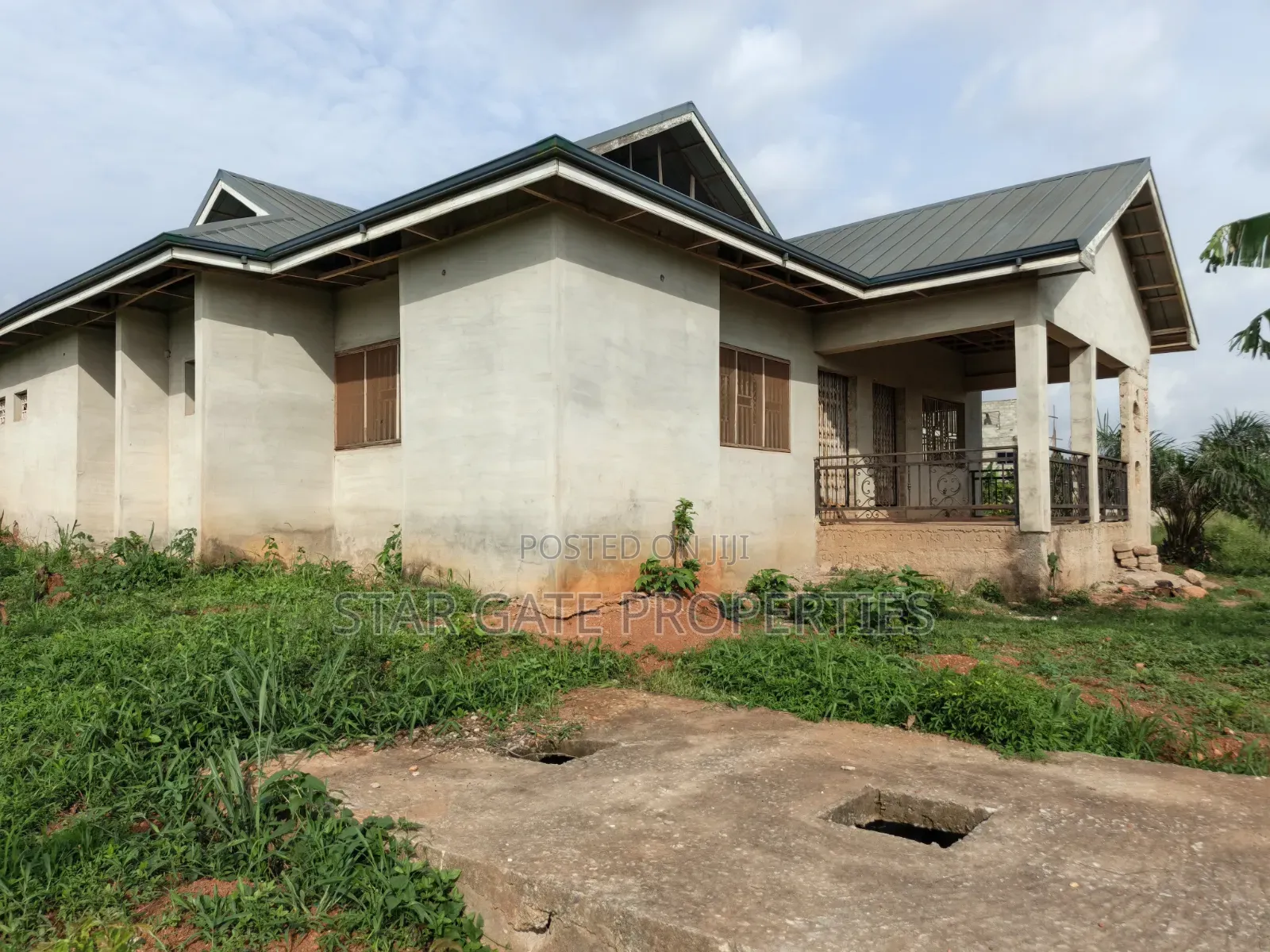 4bdrm House in Adankwaame, Kumasi Metropolitan for sale