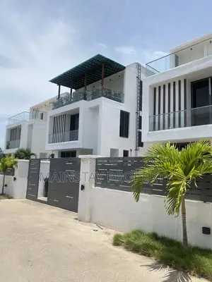 4bdrm Townhouse/Terrace in Mainstay Estates, East Legon for sale