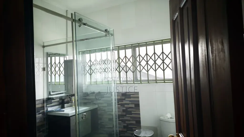 5bdrm House in Aburi for sale