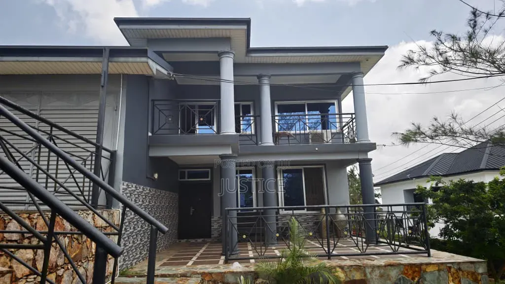 5bdrm House in Aburi for sale