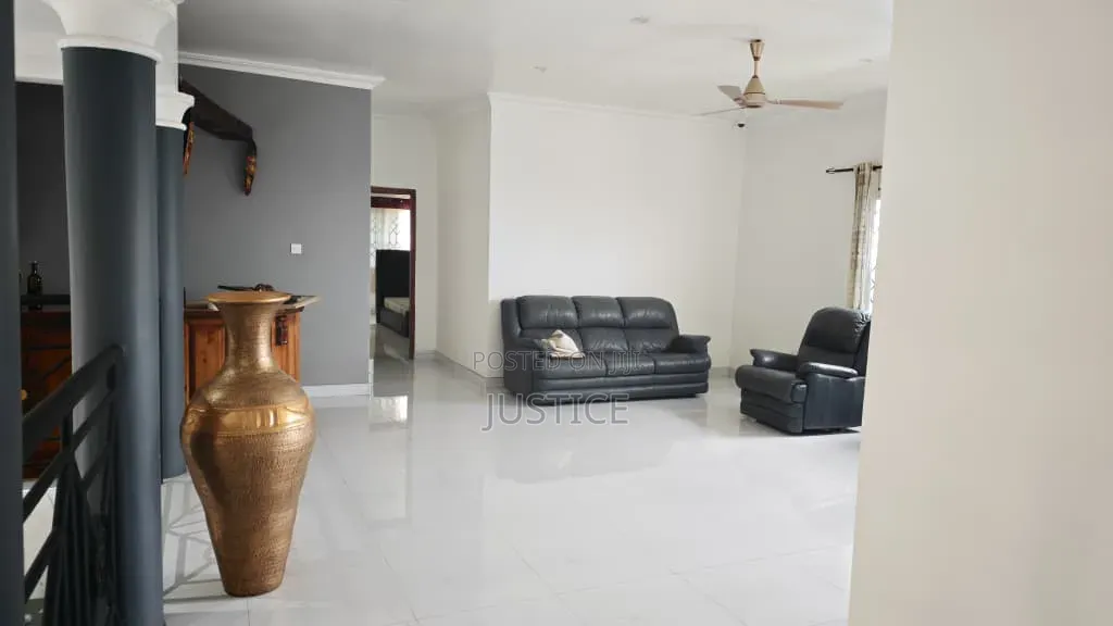 5bdrm House in Aburi for sale